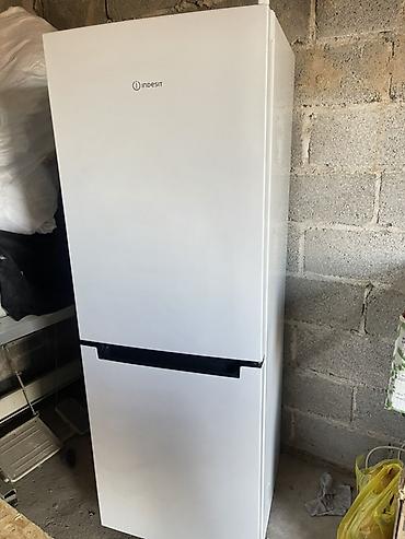 Продаю б/у Холодильник Indesit, двухкамерный, белого цвета,в отличном