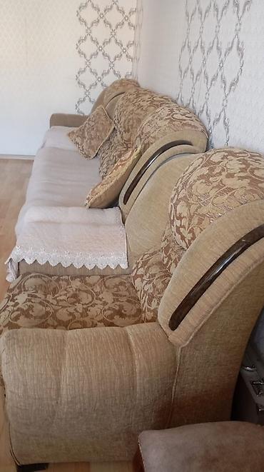 Klassik üslubda yumşaq mebel dəsti - Tərkib: 3 nəfərlik divan və 2
