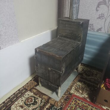 теплица дома: Металлическая печь-буржуйка прямоугольной формы с вертикальным