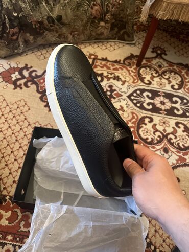 Digər kişi ayaqqabıları: Amerikadan sifarish olunub.Kurt geiger firmasi.43 olcu.tenidir