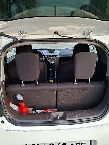 Toyota: Toyota iQ: 2009 г., 1.4 л, Механика, Бензин, Хэтчбэк — 13