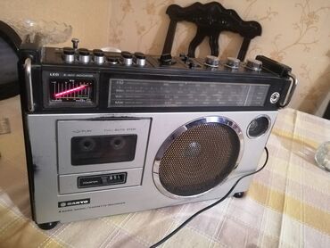 Maqnitofonlar: Retro maqnitafon Sanio 80ci illərə aid. Super isleyir. vid fason — 8