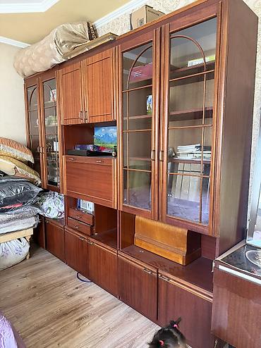 Стенки-шкафы: Продаю б/у мебель в хорошем состоянии Кровать 5000 Стенка 10000 Тумба — 3