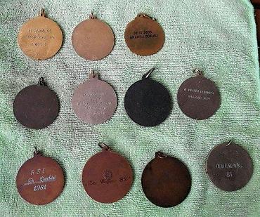 Značke, ordenje i medalje: Stara medalja za ribolov, pecanje, više komada. Očuvane medalje za — 5
