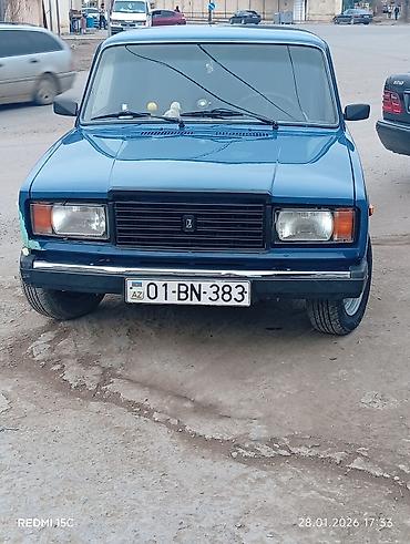 VAZ (LADA): VAZ 2107 (Jiguli) – mavi rəng, klassik sedan Xüsusiyyətlər: - Kuzov — 2