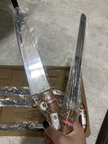 Bıçaqlar: Çemodanı yaxşı vəziyyətdə deyil çünki çoxdan alınıb amma biçaqlar və — 9