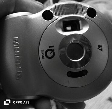 Videokameralar: Fujifilm Nexia Q1 kompakt kamerası, istifadəsi asan dizaynı ilə