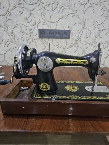 машинка против катышек: Ручная механическая, швейная, старинная машинка. !Всё внутри