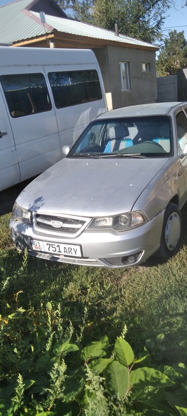 на опель вектра а: Автомобиль Daewoo Nexia серебристого цвета, представленный в кузове