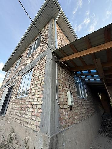 один: Продаётся двухэтажный кирпичный дом. Основные характеристики: - — 5
