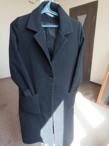 Верхняя одежда: Пальто чёрное, б/у размер 42-44, длина по колено карман глубокий 👍