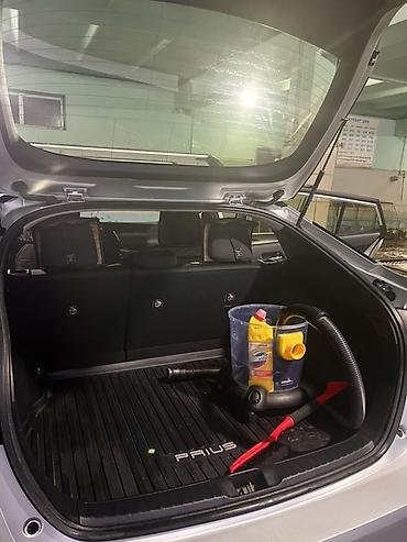 Toyota: Toyota Prius: 2019 г., 1.8 л, Гибрид, Хэтчбэк — 5