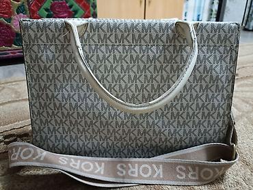 Классическая сумка, Michael Kors, Материал: Искусственная кожа, Жёсткая конструкция, Женские, Б/у at lalafo.kg Классическая сумка, Michael Kors, Материал: Искусственная кожа, Жёсткая конструкция, Женские, Б/у