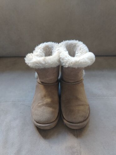 Ugg čizme: Prelepe čizme, kao ugg, malo nošene. Izuzetno tople, krzno mekano — 8