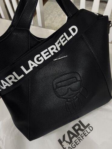 вместительная сумка: Кожаная сумка под Karl Lagerfeld, очень вместительная, имеется длинный