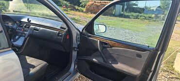 Mercedes-Benz: Mercedes-Benz E 220: 2.2 l | 2000 il Sedan — 9