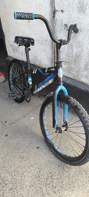нужны: Продаю велосипед чёрно-синего цвета 🚲 Размер колёс 20 . Велосипед в — 3