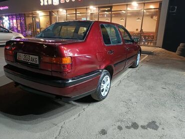Volkswagen: Volkswagen Vento: 1993 г., 1.8 л, Механика, Бензин, Седан — 4