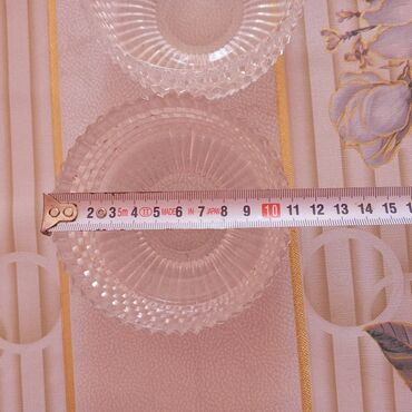 Konfet qabları: Hamısı bir yerdə 20 AZN 2 ədəd Xrustal konfet qabı, 1 ədəd Xrustal — 10