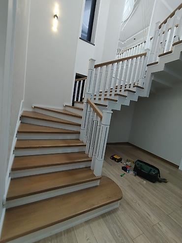 Деревянные лестницы: Деревянная лестница Для дома, Форма лестницы: Много-маршевая, Стиль: Классический — 26