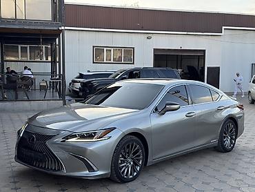 Lexus ES: 2019 г., Гибрид, Седан