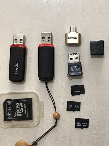 Другие аксессуары для фото/видео: USB флешки 4 и 8 гб Микро флешки 8-2-1 гигабайт ещё переходники и