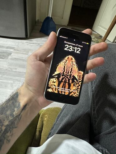 ikinci el iphone se 2022: IPhone SE 2020, Ağ, Qırıq