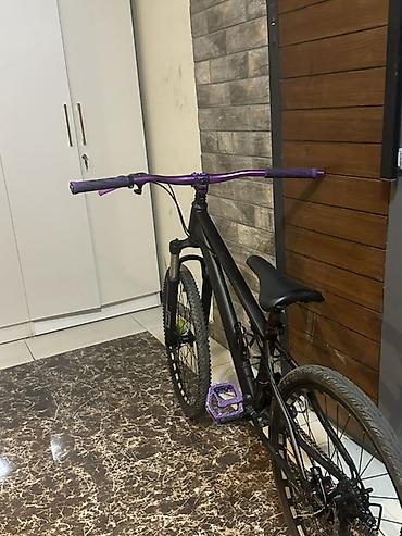 velosiped enduro: Şəhər və enduro üçün uyğun dağ velosipedi - Rəng: mat qara, bənövşəyi — 2