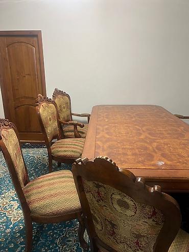 деревянные стол: Столовый гарнитур в классическом стиле: большой прямоугольный стол и 8 — 4