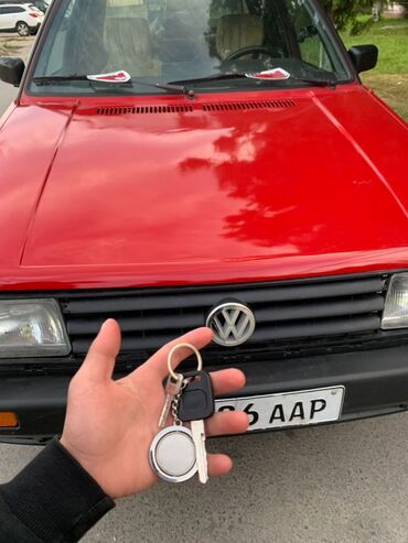 Volkswagen: Volkswagen Golf: 1988 г., 1.6 л, Механика, Бензин, Седан