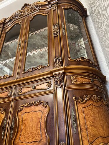 Mebel: Açılan, 6 qapı Düz dolab, Servant