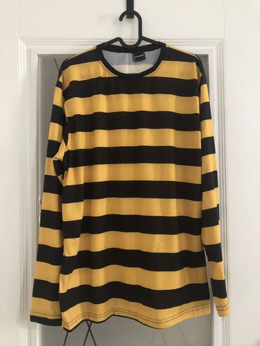 оверсайз свитер: Продам кофточку состояние: новое ещё не одевала размер: оверсайз цена