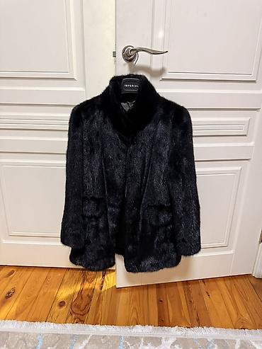 Шубы: Срочно продам шубы! 1)Цена на черную греческую цельную автоледи шубу — 3