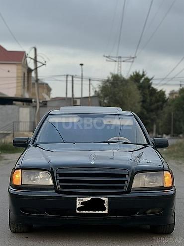 mersədes: Mercedes-Benz C-Sinfi sedan (W202), qara rəng. Mühəndislik və xarici — 2