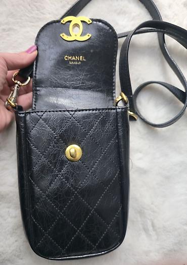 sinsay valjevo: CHANEL Make up. Mala crna torbica preko ramena za mobilni i sitnice — 4