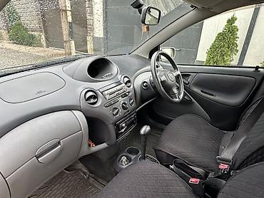 byd e1: Toyota Yaris: 2002 г., Автомат, Бензин, Хэтчбэк — 3