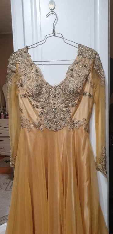 вечернее платье золотого цвета: Вечернее платье, M (EU 38)