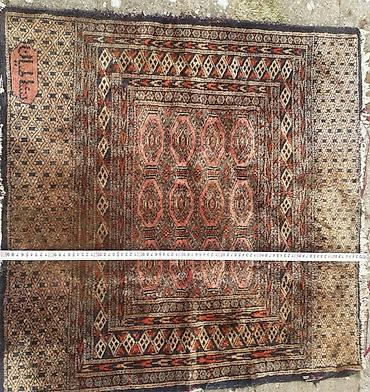 puzzle xalça: Qədimi naxışlara malik əl toxuması xalça
90/90ölcüsü
- — 5