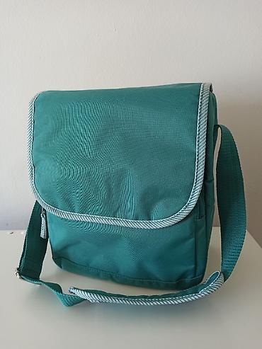Ostali proizvodi za kuću: Rashladna torba Dimenzije  28 x 25 x 12 cm Ima dve pregrade, manju i — 1