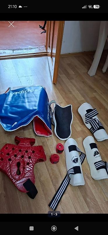 bag isigi: Döyüş idmanı üçün tam qoruyucu dəst - Adidas markalı mavi döşəklik — 1