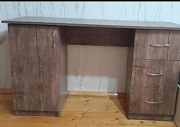 Düz masa, Stulsuz, Polkalı, Siyirməli, Teksturalı laminat