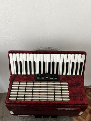 ремень для аккордеона: Аккордеон Weltmeister Stella - Цвет: красный перламутр с декоративным