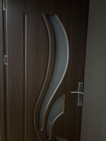 2 ədəd qapı satılır. Tək-tək satışı mövcuddur.İşlənməyinə baxmayaraq — 2