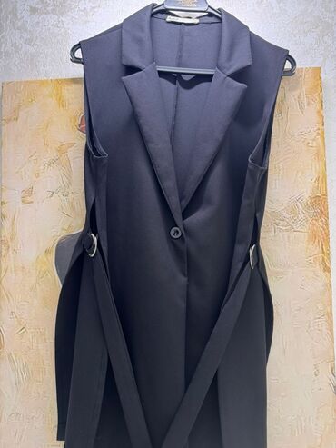 Gündəlik donlar: Paltarlar satılır. 1 dəfə geyinilib. 1) qara paltar M ölçü 50 azn 2) — 2