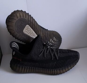 рабочая обувь: Adidas Yeezy boost 350 v2. размер 40/41. состояние идеальное. всего