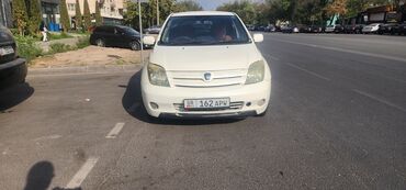 истеп машина: Toyota ist: 2004 г., 1.3 л, Автомат, Бензин, Хетчбек