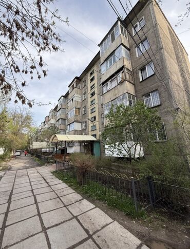 пол дома в бишкеке: 2 комнаты, 45 м², 104 серия, 2 этаж, Косметический ремонт