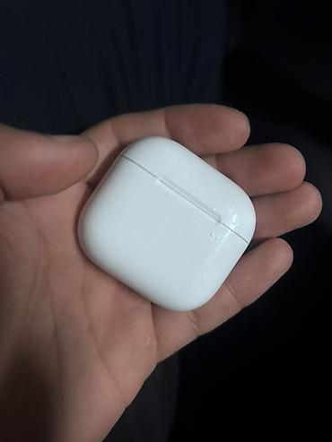 Qulaqcıqlar: Airpods 4 anc versiya sarj qabin uzerinde 1-2 xirda cizig var — 1