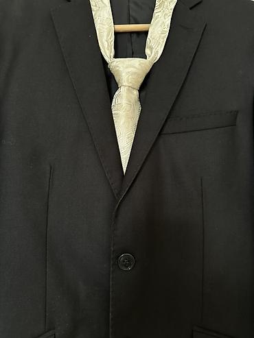 Костюмы: Классические мужские пиджаки темных оттенков. Цены начинаются от — 2