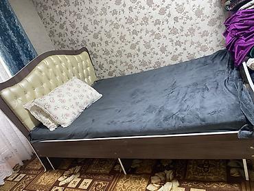 кровать с бортиком: Двуспальная кровать, Б/у, С мягким изголовьем, длина - 200 см — 2